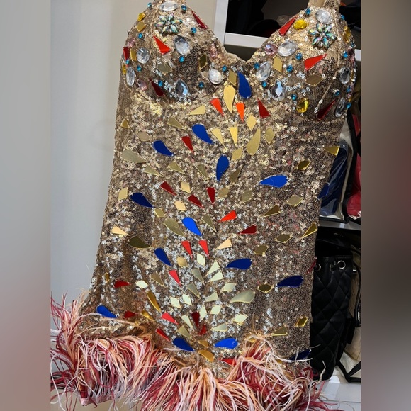 Luxurious spaghetti strap hem feather evening gown Size Small - Picture 3 of 5